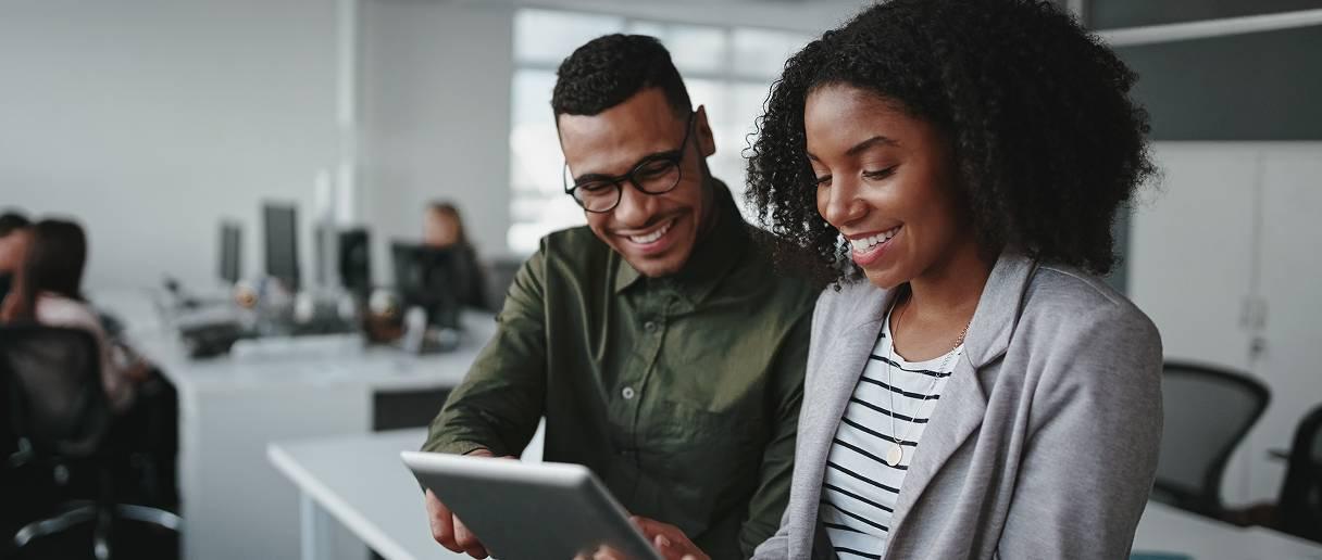 Imagem ilustrativa de pessoas em uma reunião de negócios